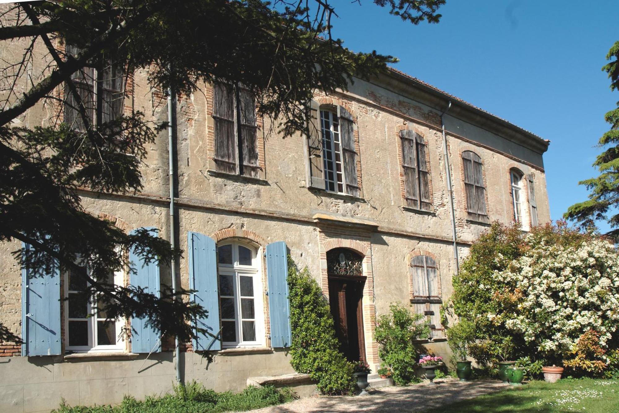 Chateau De Vallegue