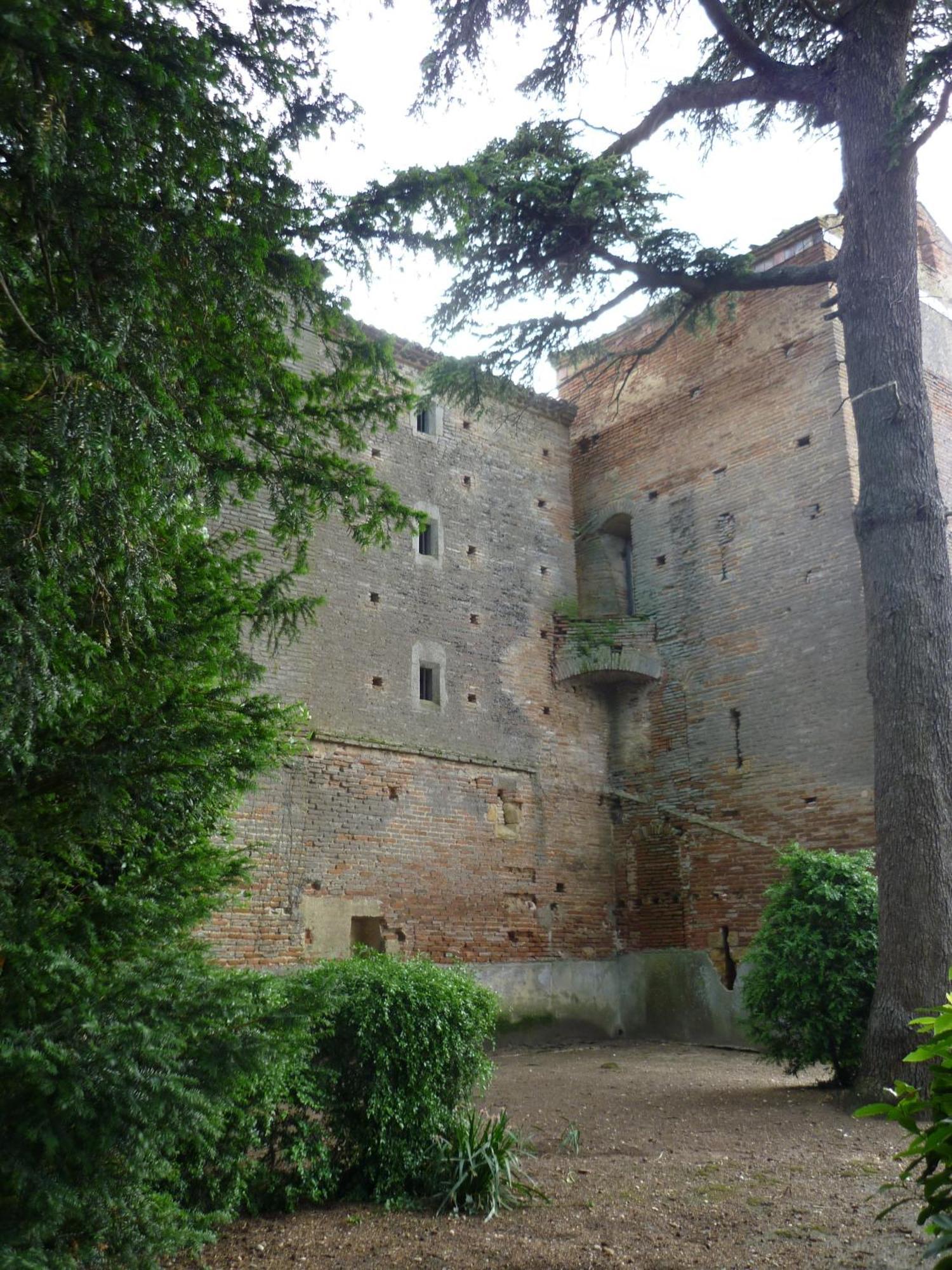 Chateau De Vallegue